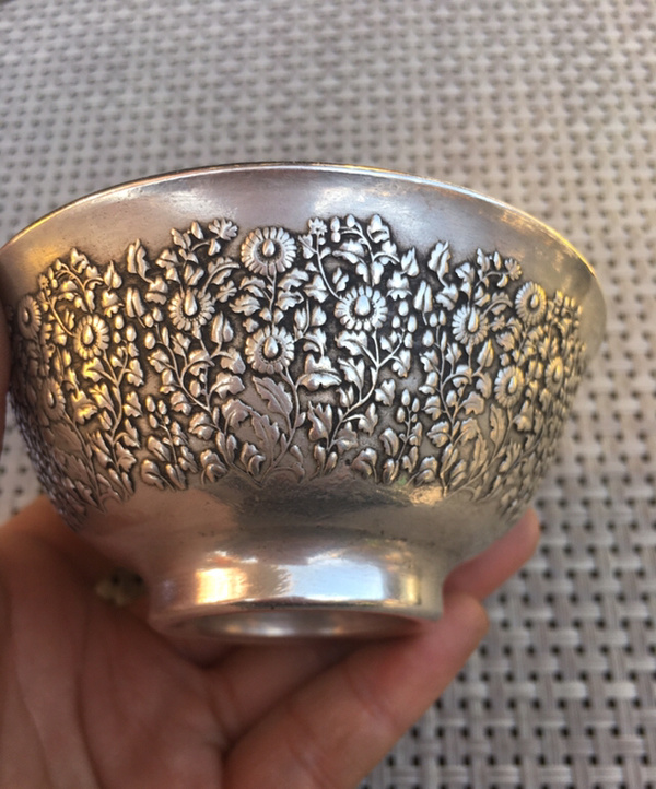 藏银洪字底花边碗品相看图实物拍摄完美无瑕疵材质