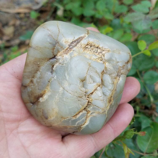 实物照新疆和田玉原石玉料毛料重379克长9cm可自