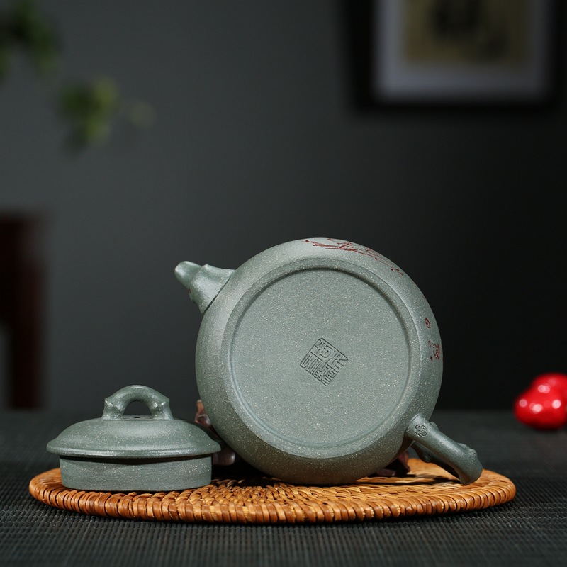 【作者】周成易【品名】寒香【泥