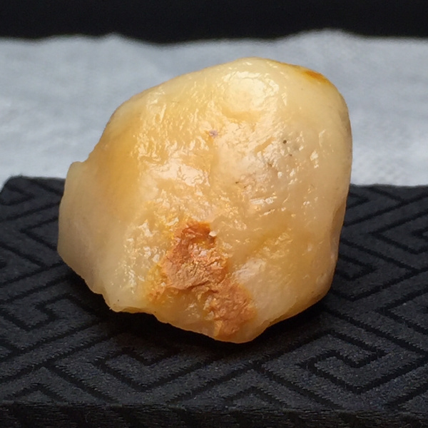 题材田黄原石银包金重量20克田黄石是非