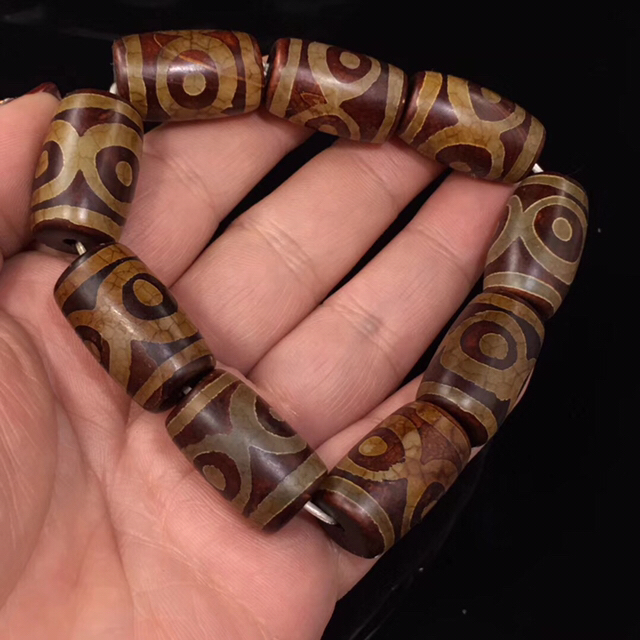 藏传龙纹三眼老天珠手链,品相很