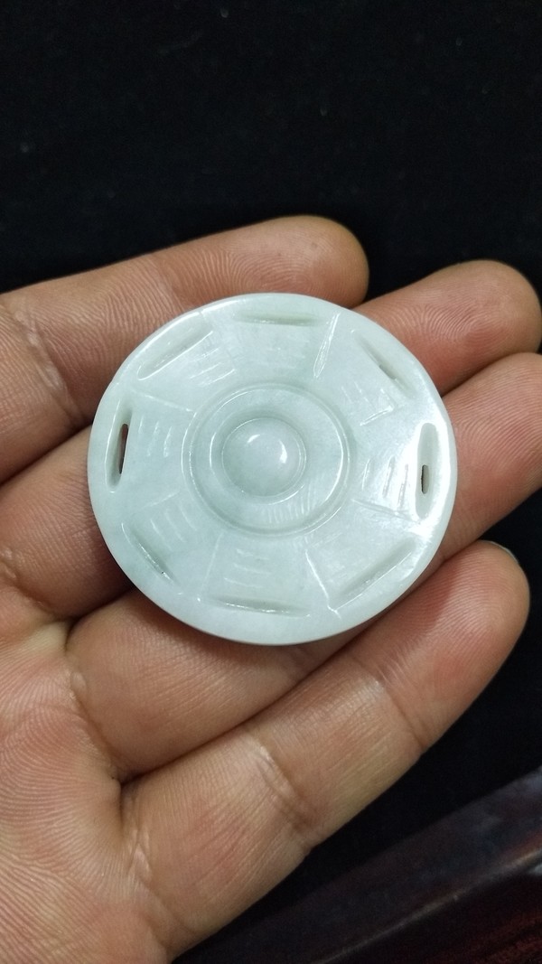 天然翡翠八卦吊坠双面雕工也可做车挂尺寸39