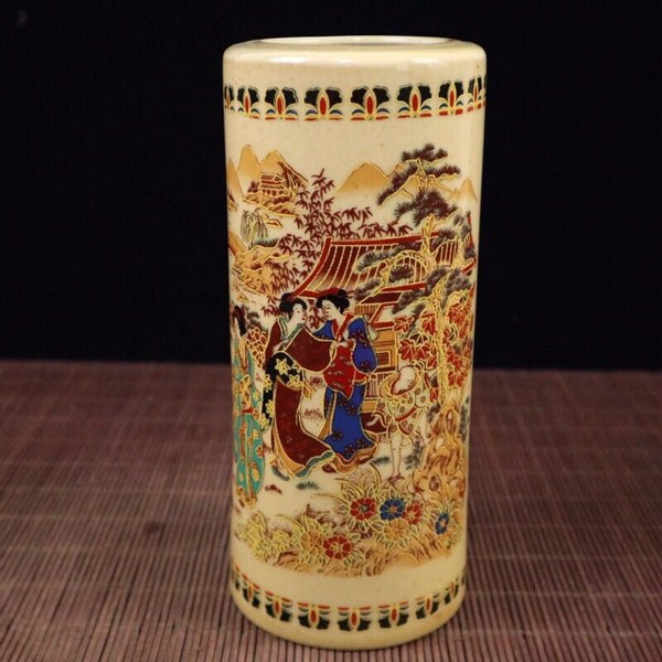 粉彩仕女图纹笔筒高225cm宽98cm此件器形