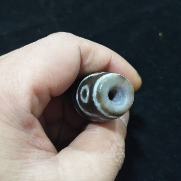 八眼天珠藏传佛教玉髓天珠质地油润发紫光尺寸4