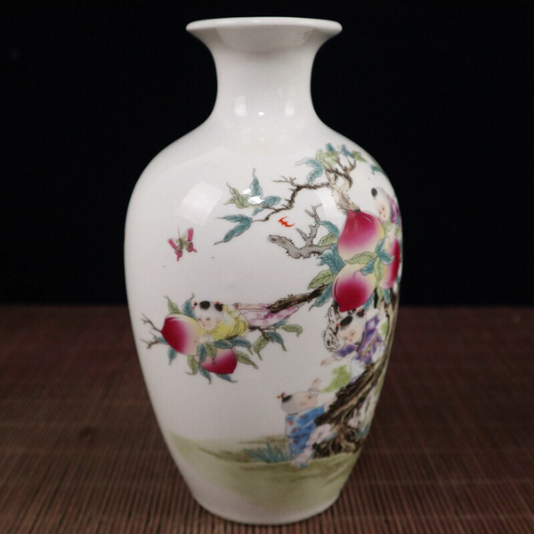 粉彩九子攀桃图纹花瓶高22cm宽13.5cm胎质细