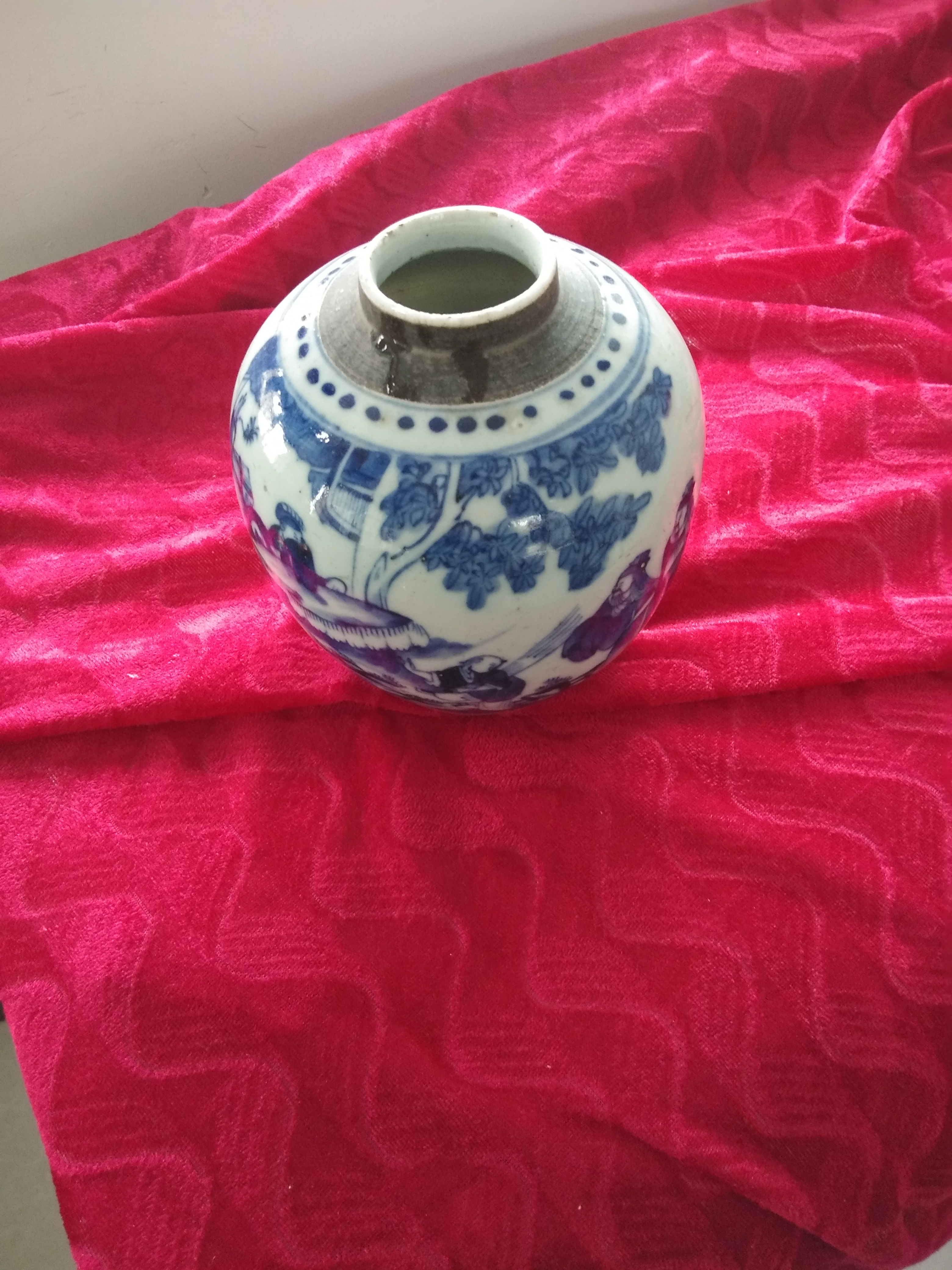 本人家里上辈留下的一个清花磁罐