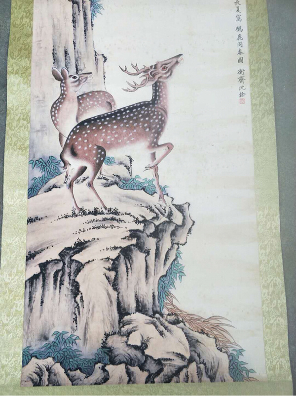 新品上拍沈铨款作品【鹤鹿同春,】画工精湛,栩栩如生,题词落款清晰