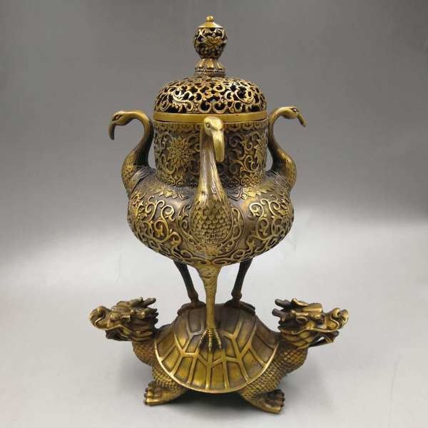 黄铜龟鹤香炉器型厚重形制端正通体光素色泽雅