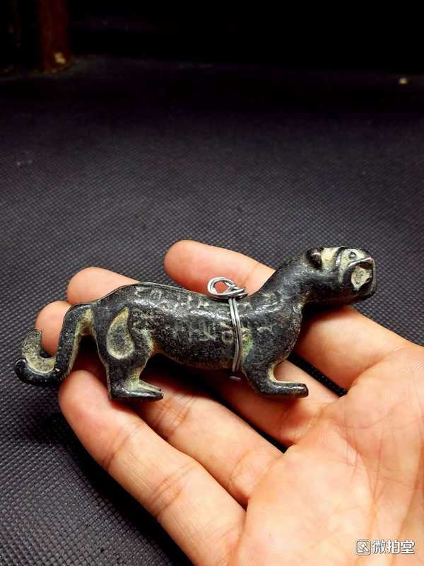 旧货市场回收了青铜兵符.虎符.中间为铁丝固定.不需