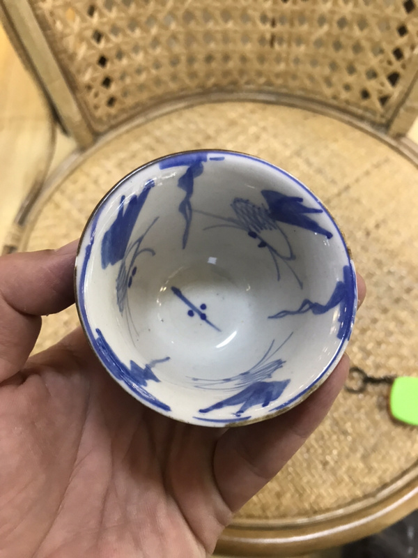 民国紫金釉青花金鱼压手杯一对全品如图有缩釉拍