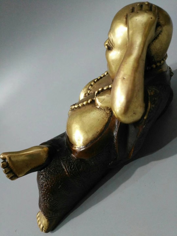 旧藏乾隆年制铜鎏金高枕无忧弥勒佛一尊此尊佛像