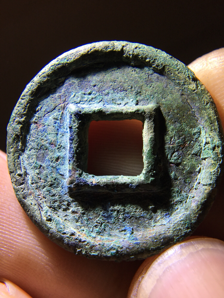 热门收藏币种汉代王莽铸六泉十布