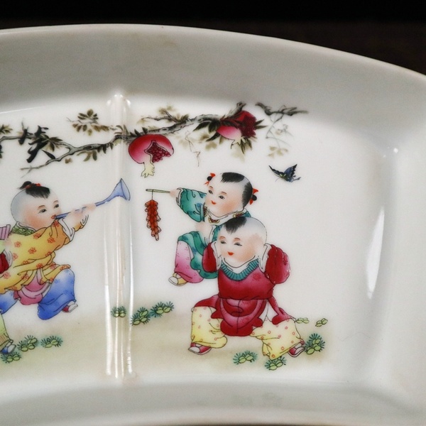 瓷器粉彩婴戏图纹笔搁长205cm宽11cm