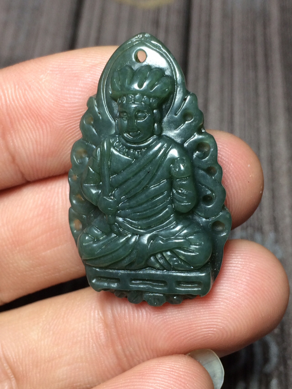 天然和田玉不动尊菩萨生肖鸡守护神吊坠表现到位