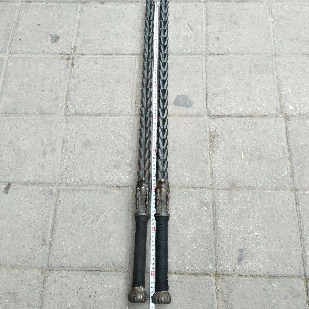 仿古兵器 钢鞭一对尺寸如图