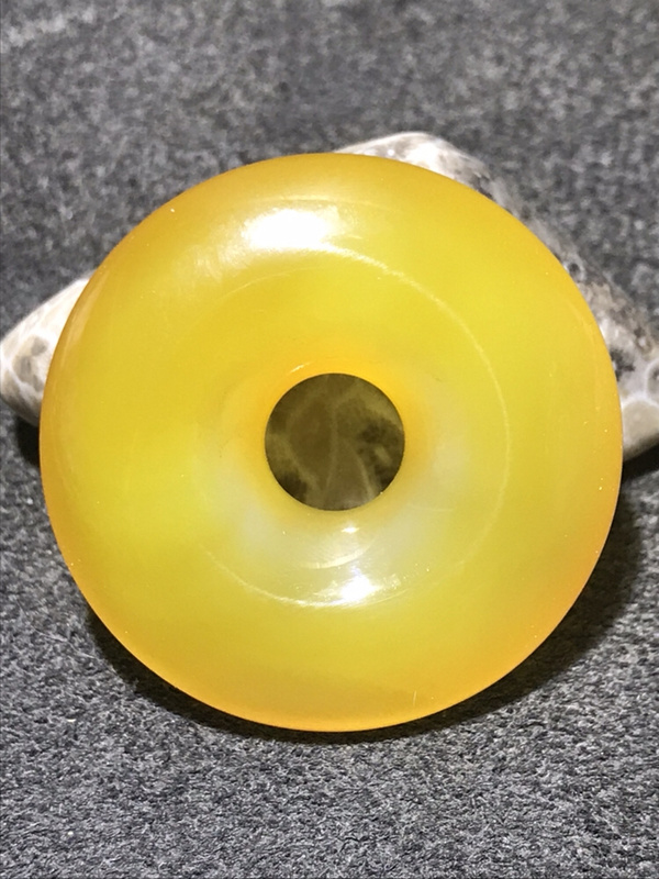 精美天然鸡油黄玛瑙平安扣一个尺寸3710mm由