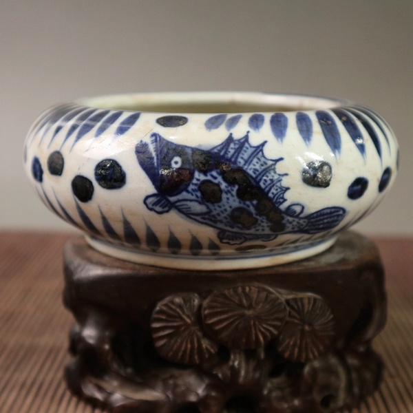 瓷器.青花鱼藻纹笔洗高5.5cm宽12.5cm