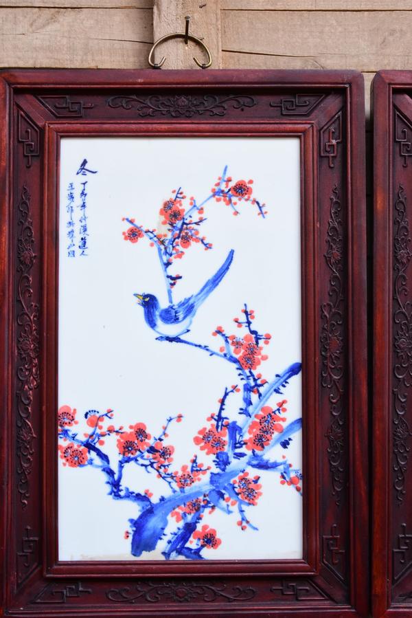 珠山八友之王步作品花梨木雕花框镶釉下彩青花花鸟图