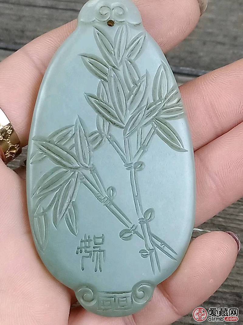 雕刻花鸟和田玉挂件,玉质油润