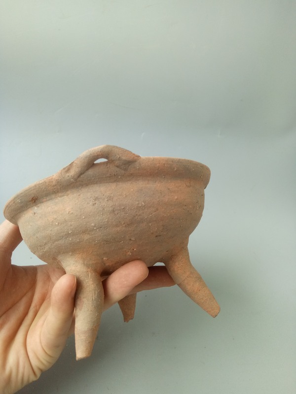 汉代双耳三足香炉