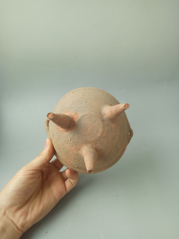 汉代双耳三足香炉