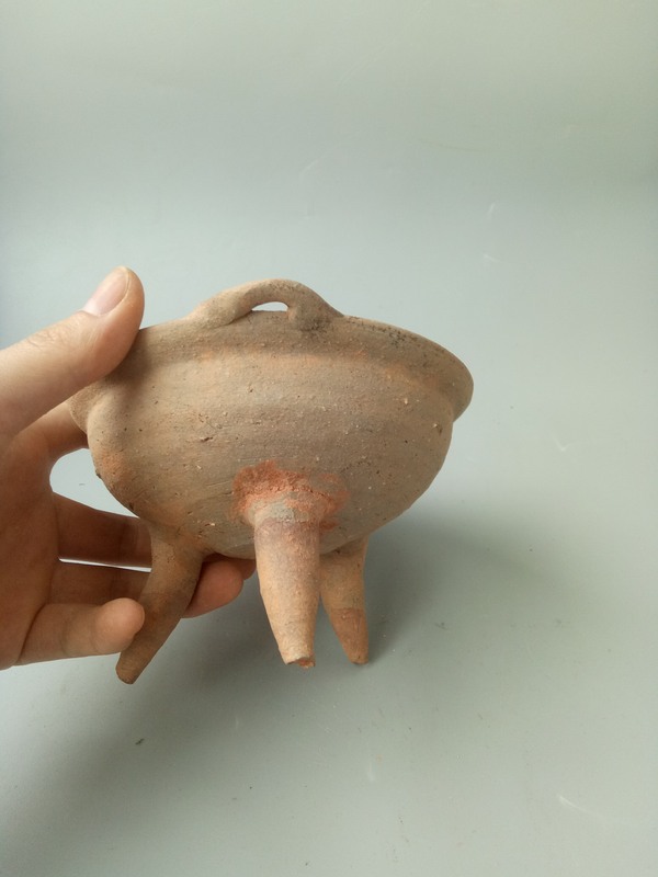 汉代双耳三足香炉