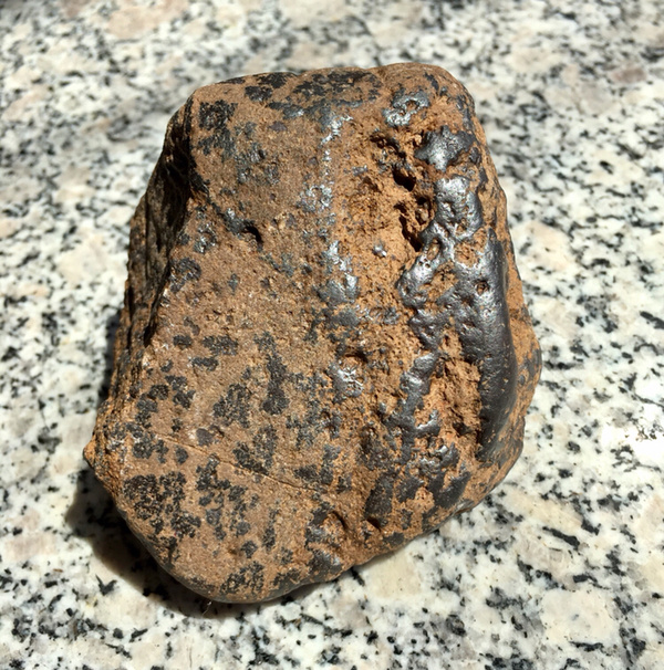 石铁陨石重量6019克类别铁陨石磁铁能吸