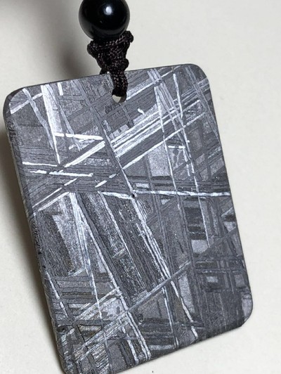 此颗陨石特殊立方体纹,属罕见纹路,非常维美!因此料