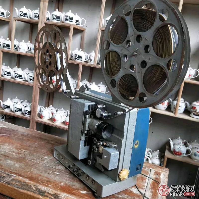 老电影放映机一套,品相一流,声