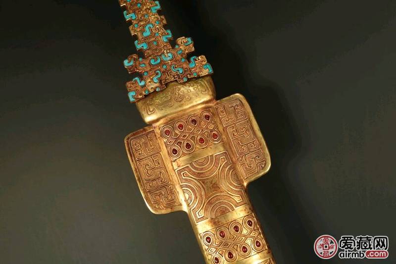 战汉 鎏金螭龙纹青铜剑剑为铜鎏