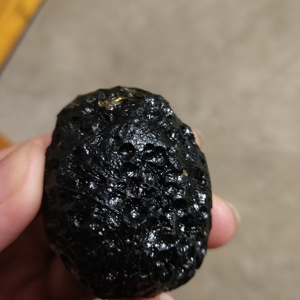 大漏玻璃陨石雷公墨原石5939克小财纹路