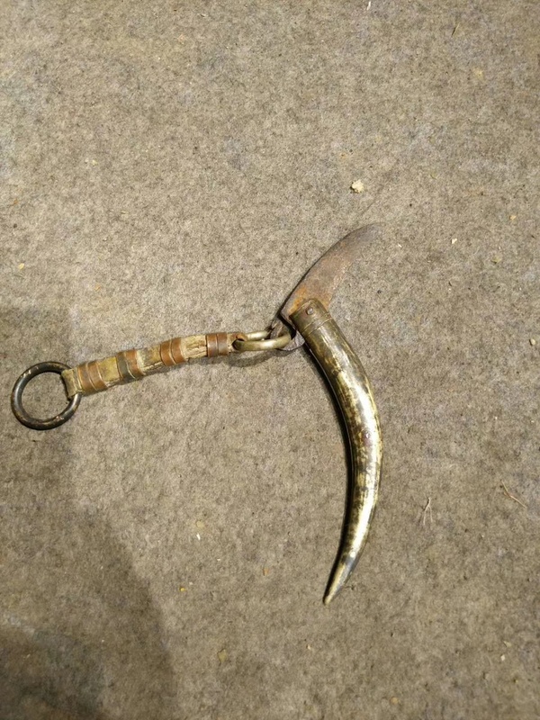 民国羊角刀晚清民国时期铜把羊角形小刀一把配双铜环