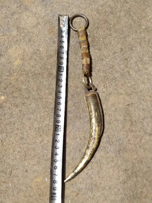 民国羊角刀晚清民国时期铜把羊角形小刀一把配双铜环