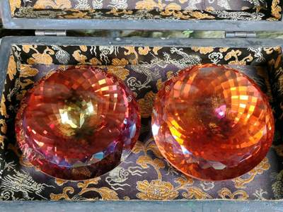 乾清宫藏七彩钻石一盒晶莹剔透色彩艳丽荧光漂亮