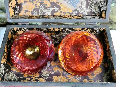 乾清宫藏七彩钻石一盒晶莹剔透色彩艳丽荧光漂亮