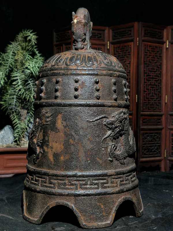 双龙图案小铁钟尺寸13623厘米