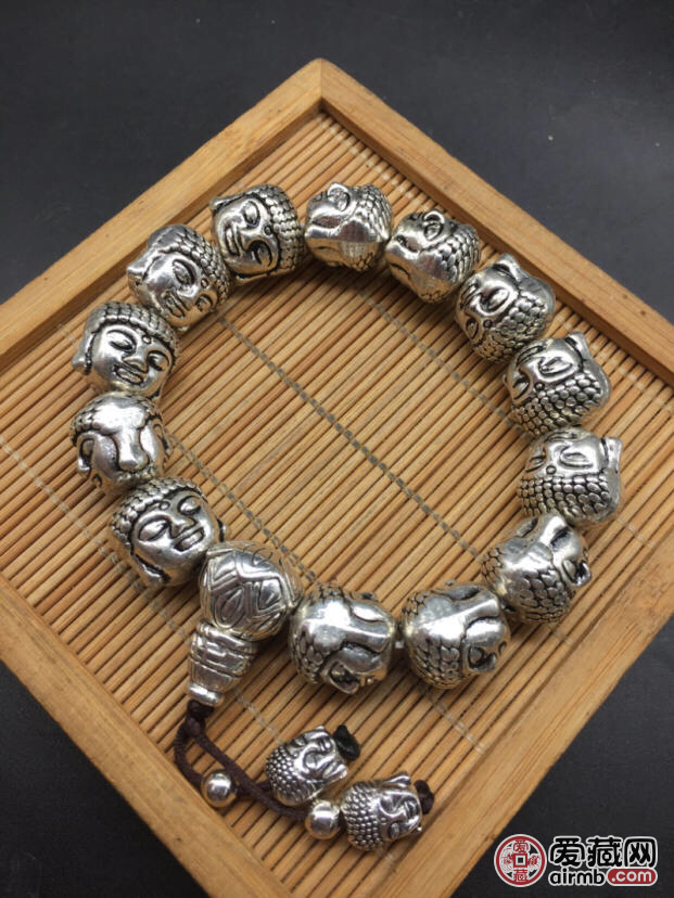 藏银实心释迦摩尼手串一条,分量