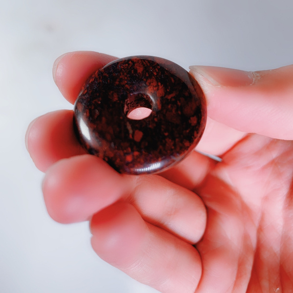 红伊丁陨石平安扣,保平安,驱灾辟邪,拍中送挂绳一条