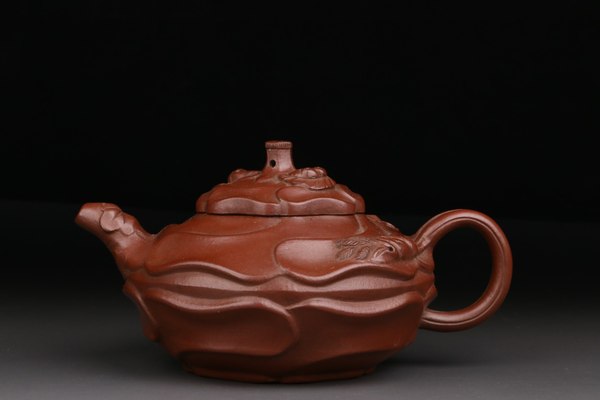 康熙年制花卉紫砂壶口径6cm底径65cm