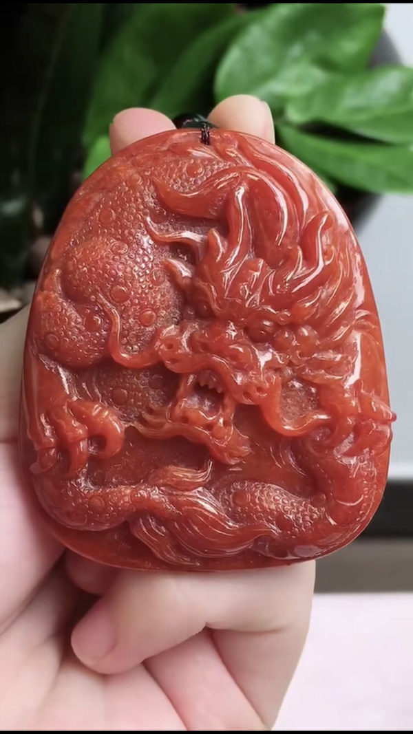 藏品展示手机实拍缅甸天然翡翠,老坑好种起胶精雕红翡