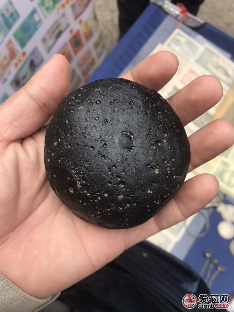 玻璃陨石雷公墨330克