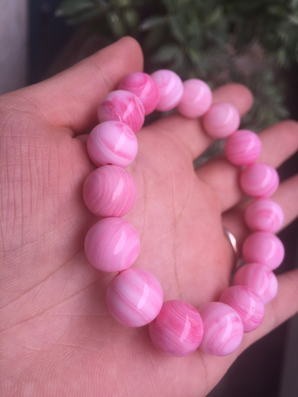 女王贝砗磲手链由17颗血砗磲串成每颗珠子12cm