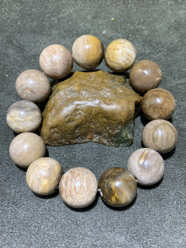 放福利,天然缅甸树化玉(木化玉)手串一条!不定期放