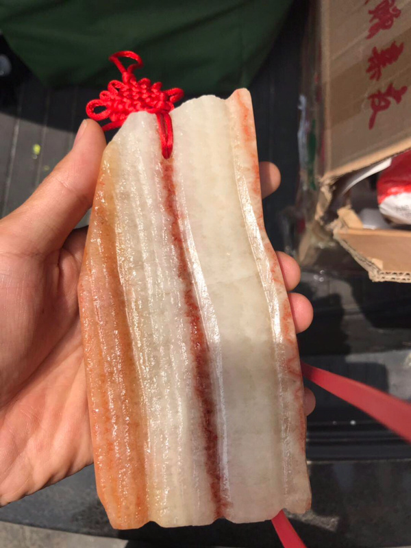 五花肉猪肉石猪肉矿石,外形与新鲜五花肉无任何区别.