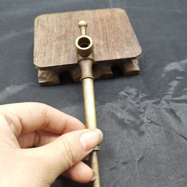 古玩铜器收藏,黄铜小烟袋开运招财,形制端正,工艺