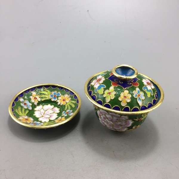 景泰蓝茶盏保存完整"景泰蓝",又叫"铜胎掐丝珐琅"