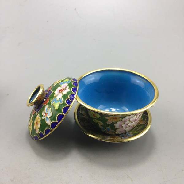 景泰蓝茶盏保存完整"景泰蓝",又叫"铜胎掐丝珐琅"