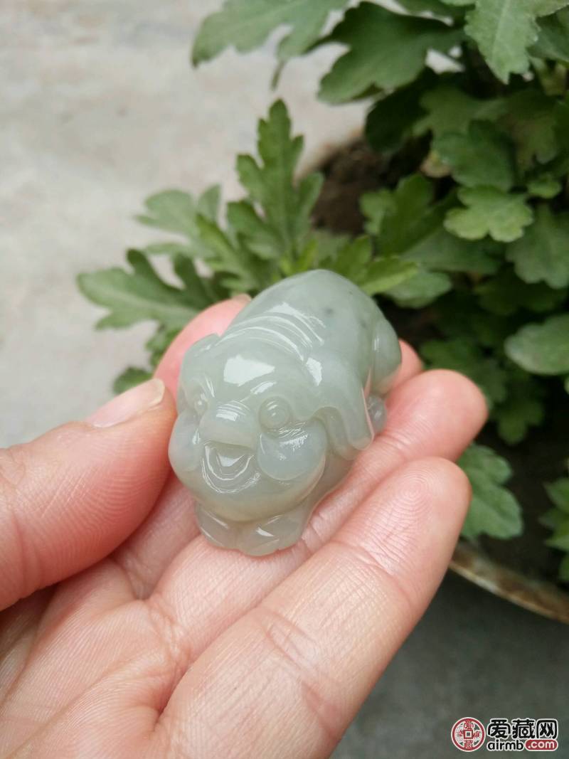 天然和田玉招财猪挂件吊坠玉石玉