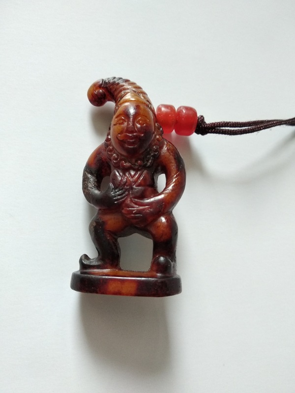 唐代和田玉胡人吊坠沁色发红褐色做工精巧适合把玩