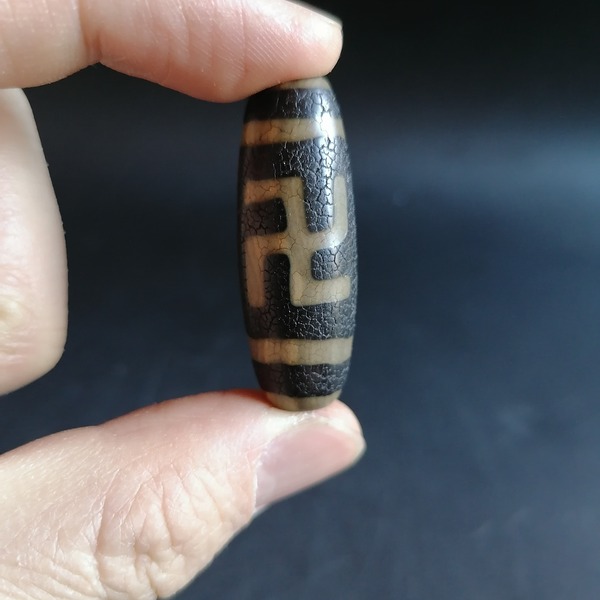 藏区收来的万字玛瑙天珠一颗传世回流古色古香风